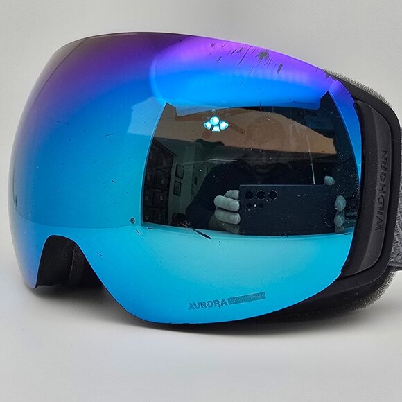 *SOLD* Wildhorn Outfitters Roca Black Frame Aurora Stealth Ice Blue Lens Goggles - Picture 2 of 8